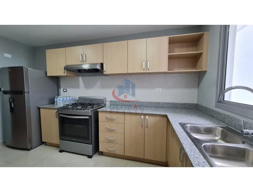 Se Vende Apartamento en PH Rokas Condado del Rey