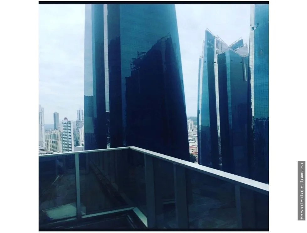 VENTA OFICINA PH F&F TOWER