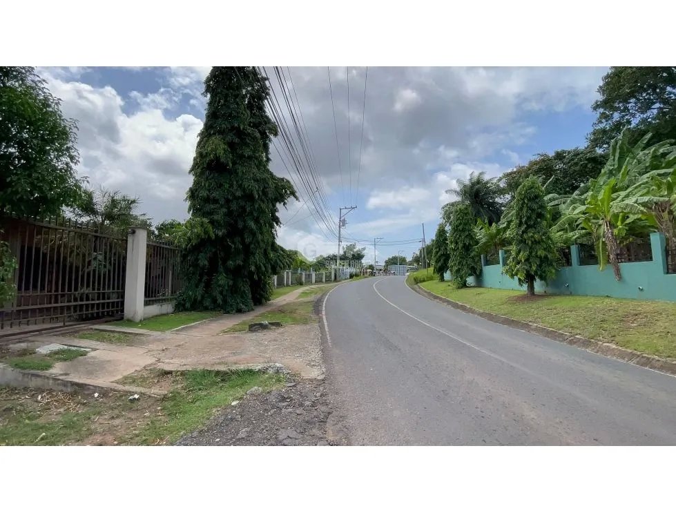 TERRENO / CHORRERA / LLANO LARGO / 6897 M2 / SOBRE VIA ASFALTADA