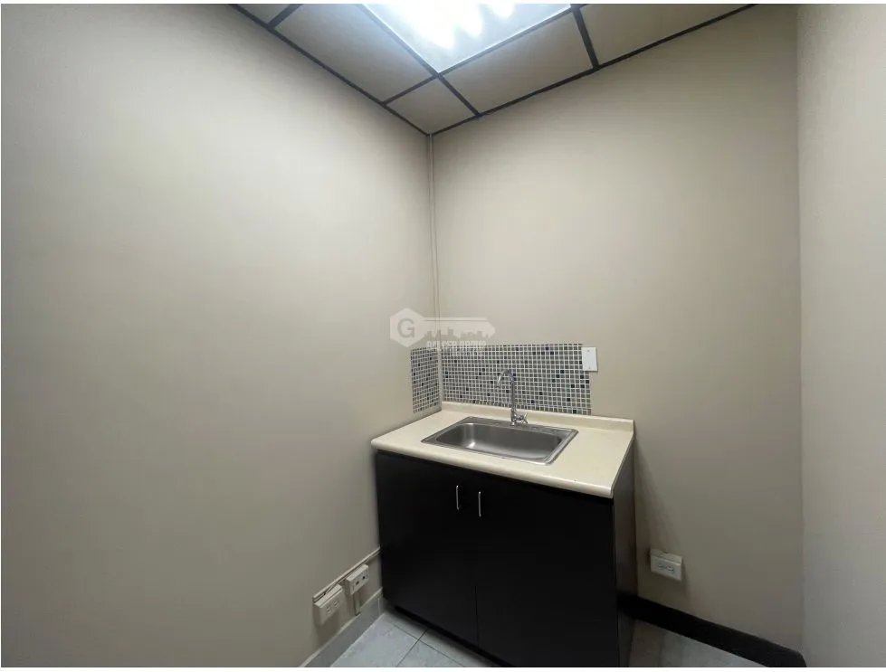 LOCAL / BELLA VISTA / PH VALLARINO / 153M / 1 BAÑO / PLANTA BAJA