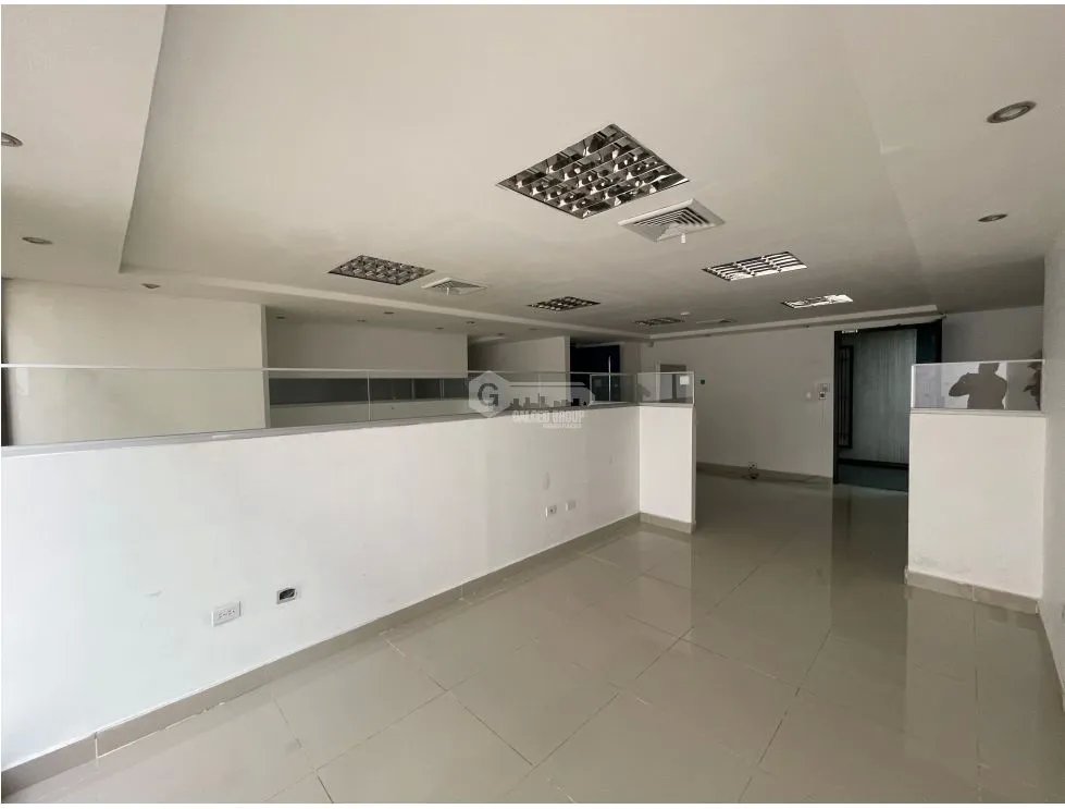 OFICINA / BELLA VISTA / PH VALLARINO / 120M / 1 BAÑO / 4 DIVISIONES