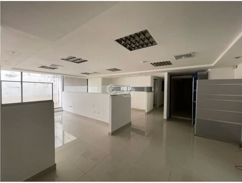 OFICINA / BELLA VISTA / PH VALLARINO / 120M / 1 BAÑO / 4 DIVISIONES