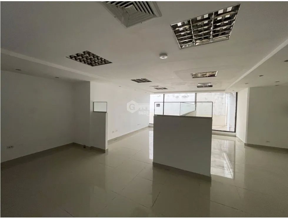 OFICINA / BELLA VISTA / PH VALLARINO / 120M / 1 BAÑO / 4 DIVISIONES