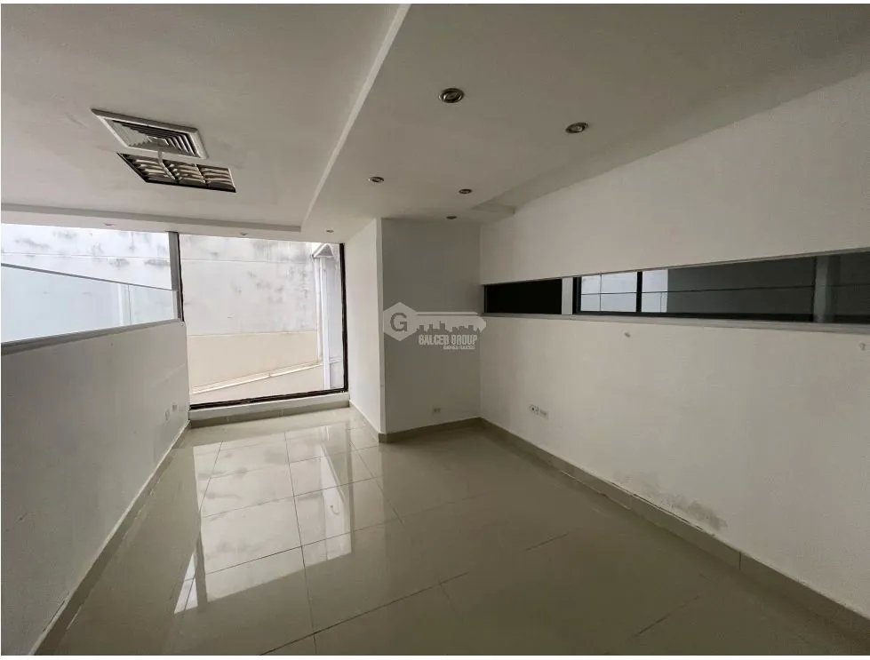 OFICINA / BELLA VISTA / PH VALLARINO / 120M / 1 BAÑO / 4 DIVISIONES