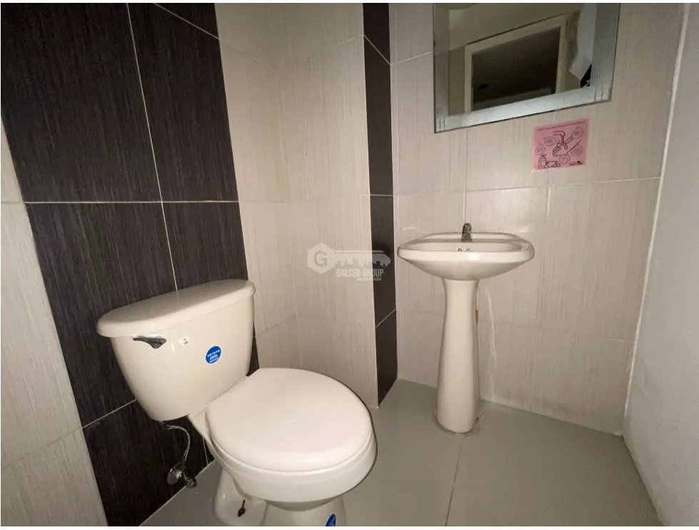 OFICINA / BELLA VISTA / PH VALLARINO / 120M / 1 BAÑO / 4 DIVISIONES