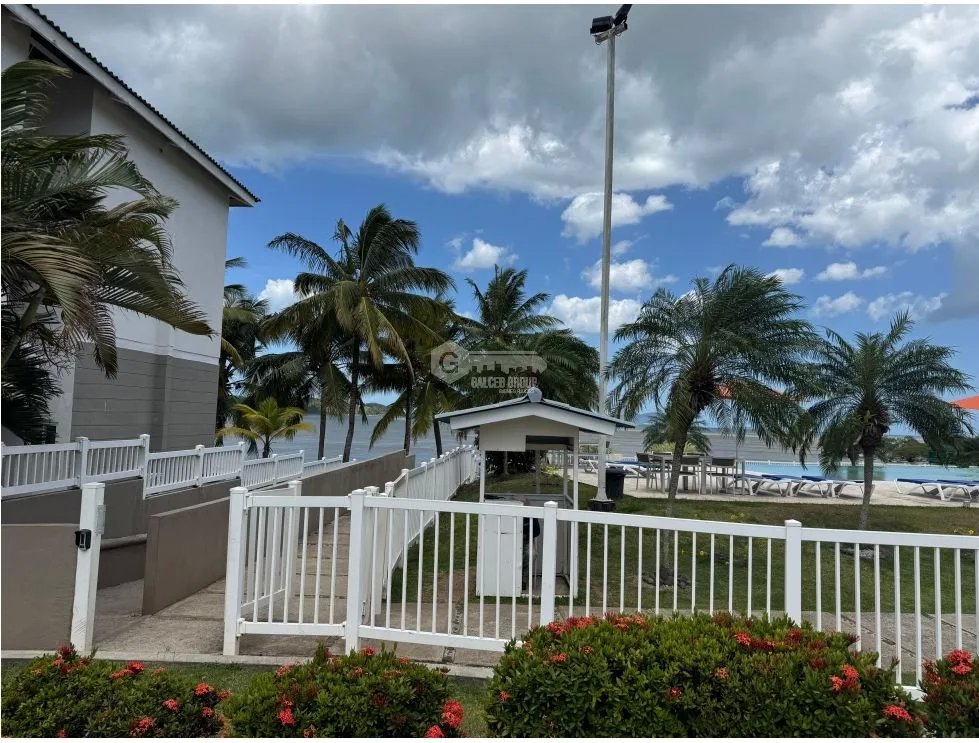 SE VENDE APARTAMENTO EN  PLAYA DORADA  84 M2 FRENTE AL MAR