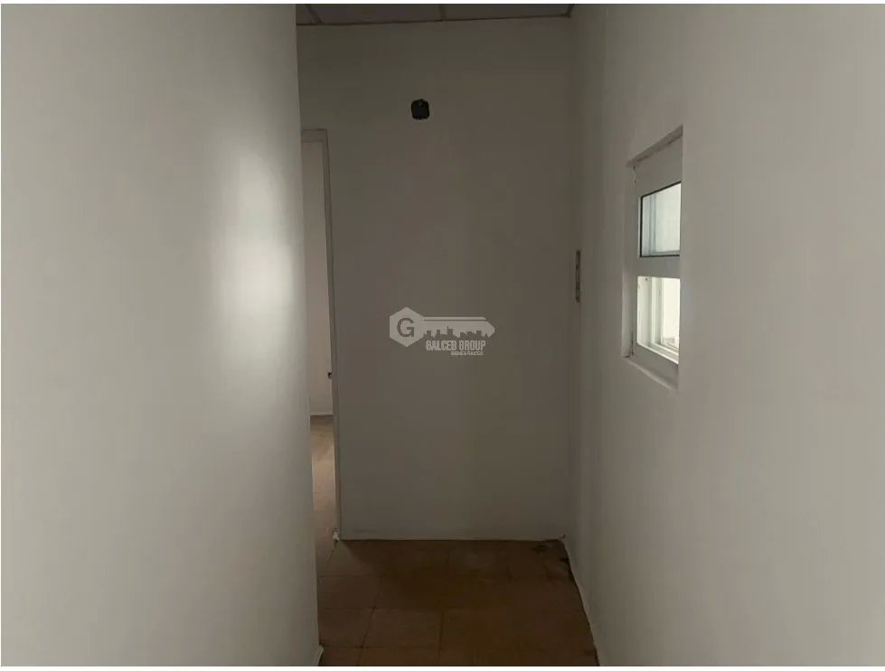 SE ALQUILA LOCAL COMERCIAL EN EL CRISOL 66M 1 BAÑO 2 DIVISIONES