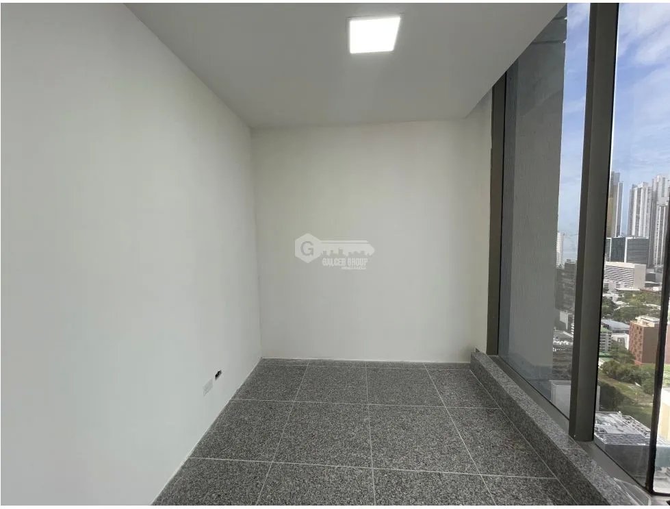 OBARRIO / LOCAL COMERCIAL / 82M / 1 BAÑ0 / 3 DIVISIONES / AIRE CENTRAL