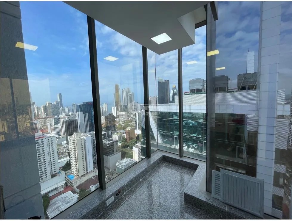 OBARRIO / LOCAL COMERCIAL / 82M / 1 BAÑ0 / 3 DIVISIONES / AIRE CENTRAL