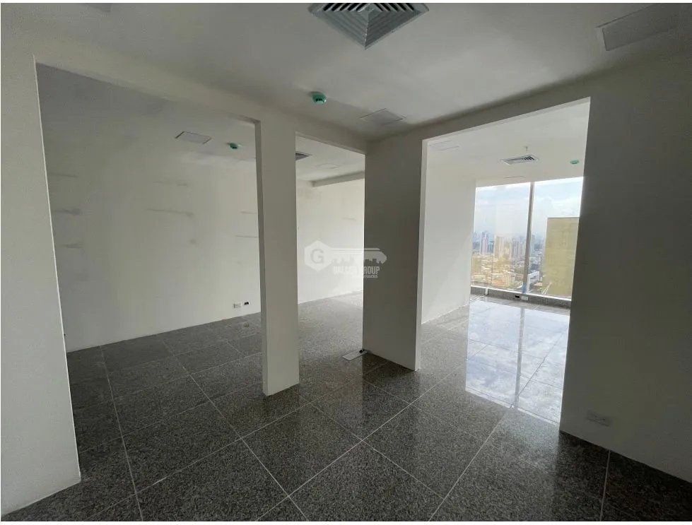 OBARRIO / LOCAL COMERCIAL / 61M / 1 BAÑ0 / 3 DIVISIONES / AIRE CENTRAL