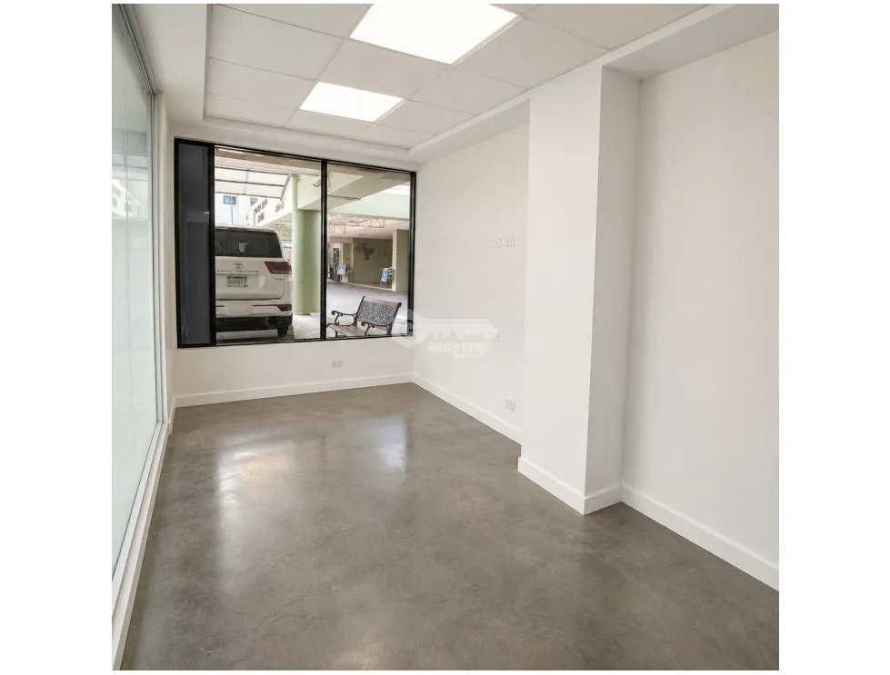 MARBELLA / LOCAL COMERCIAL / 94M / 1 BAÑ0 / COCINA / AIRE CENTRAL