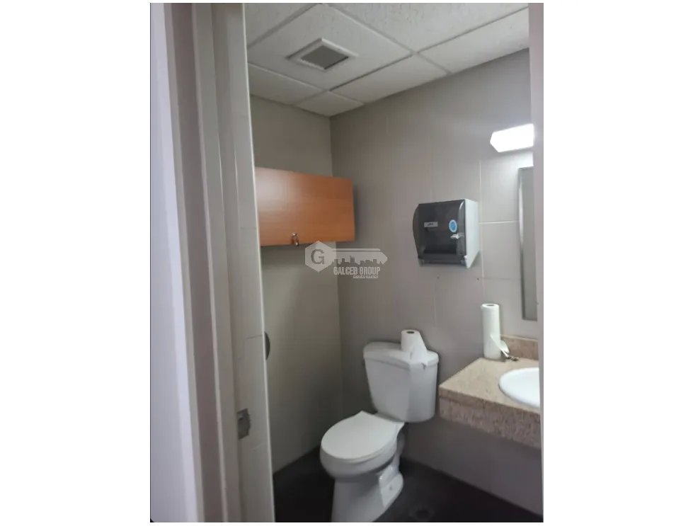 OFICINA / PUNTA PACIFICA / 557M / 2 BAÑOS / CUBICULOS / AMUEBLADA