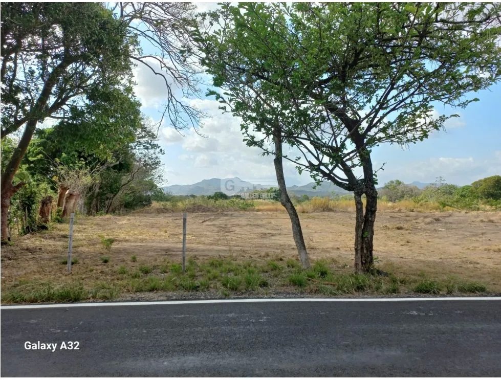 TERRENO / COCLE / PENONOME / 1000 M2 / CLIMAS FRESCOS / AMPLIO