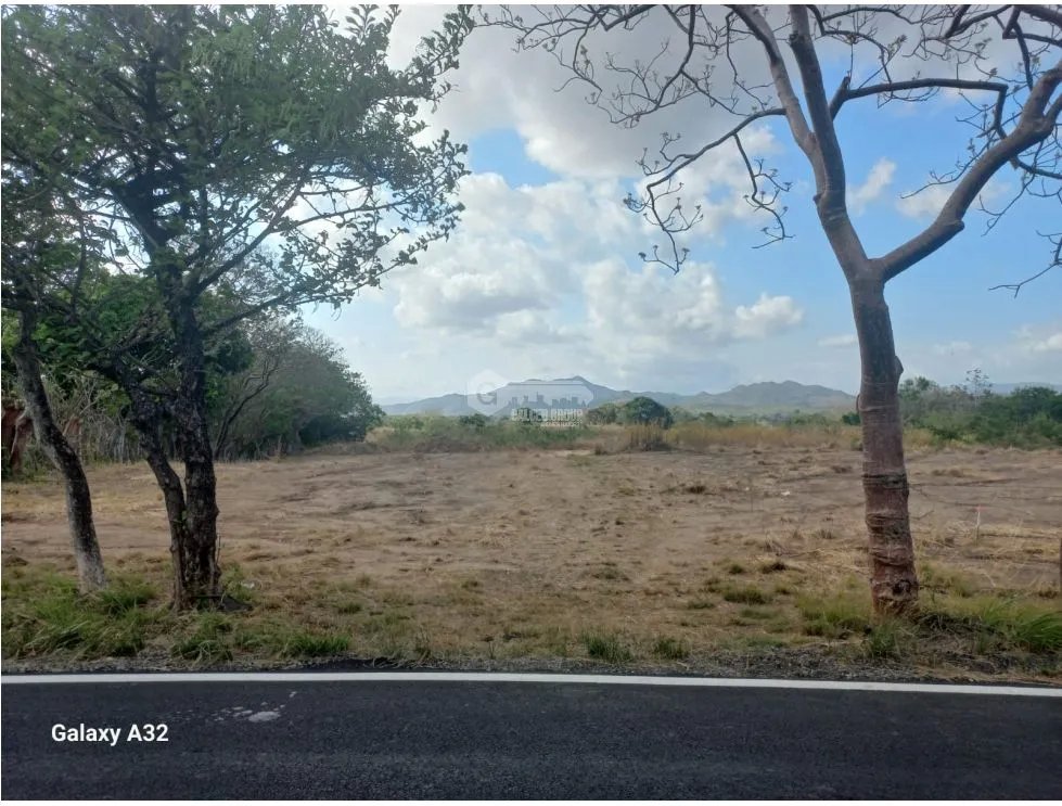 TERRENO / COCLE / PENONOME / 1000 M2 / CLIMAS FRESCOS / AMPLIO
