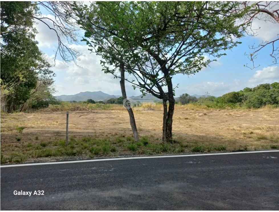 TERRENO / COCLE / PENONOME / 1000 M2 / CLIMAS FRESCOS / AMPLIO