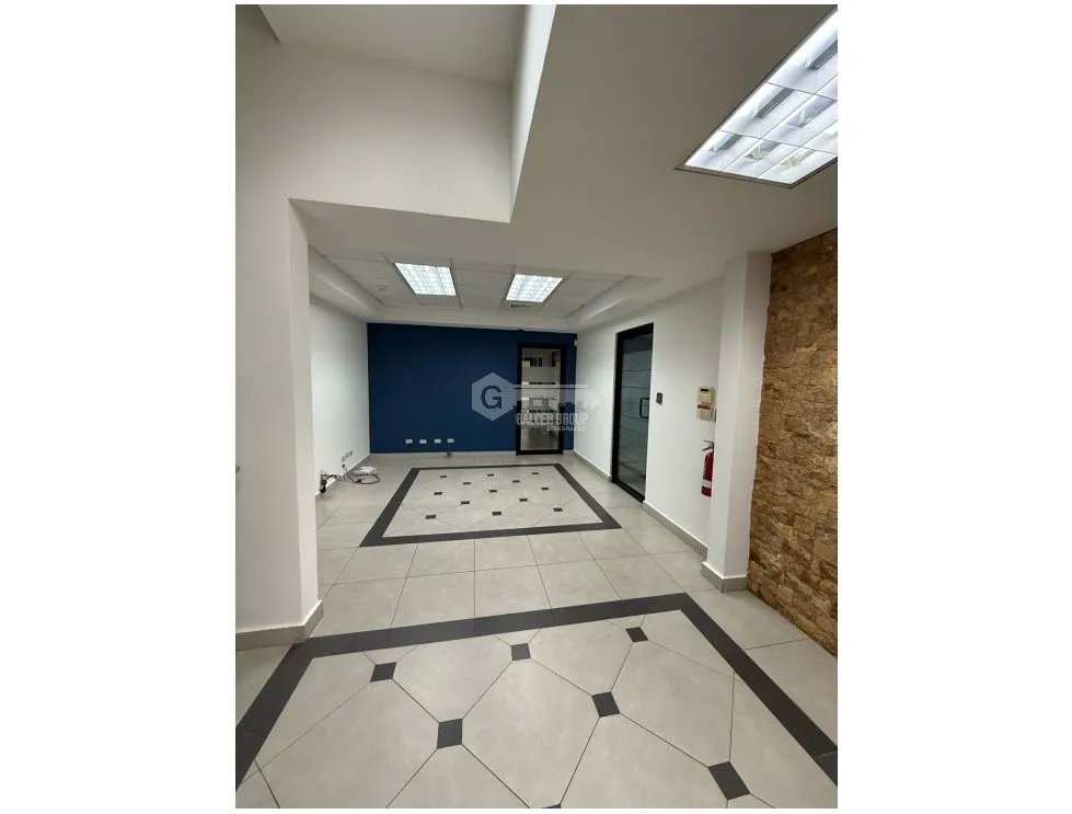 EL CARMEN / CASA COMERCIAL / 815M / 3 NIVEL / ESQUINA / RECEPCION