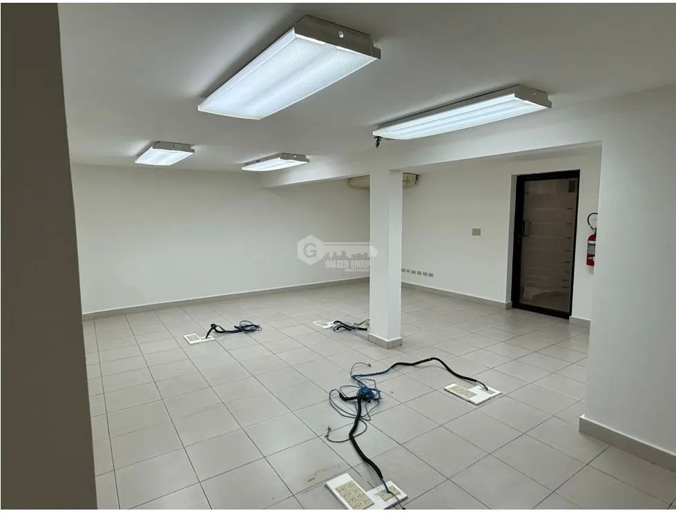 EL CARMEN / CASA COMERCIAL / 815M / 3 NIVEL / ESQUINA / RECEPCION