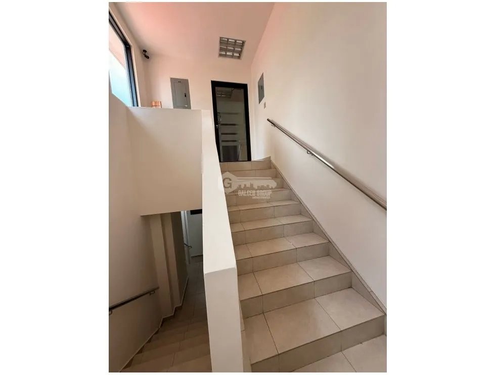 EL CARMEN / CASA COMERCIAL / 815M / 3 NIVEL / ESQUINA / RECEPCION