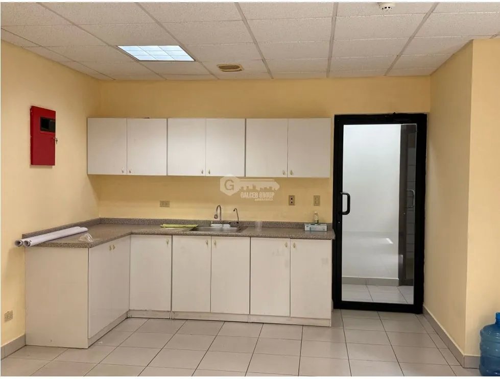 EL CARMEN / CASA COMERCIAL / 815M / 3 NIVEL / ESQUINA / RECEPCION