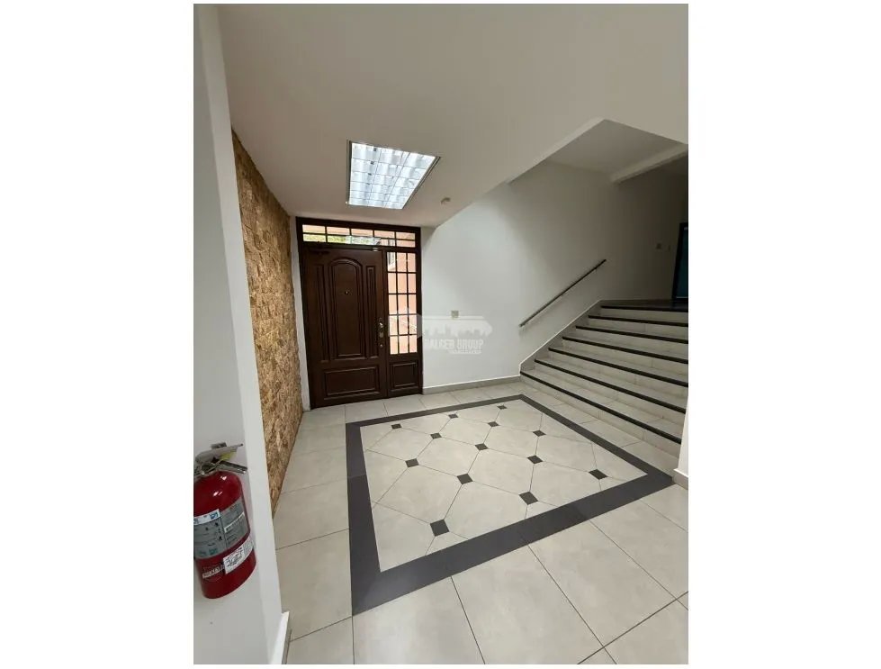 EL CARMEN / CASA COMERCIAL / 815M / 3 NIVEL / ESQUINA / RECEPCION