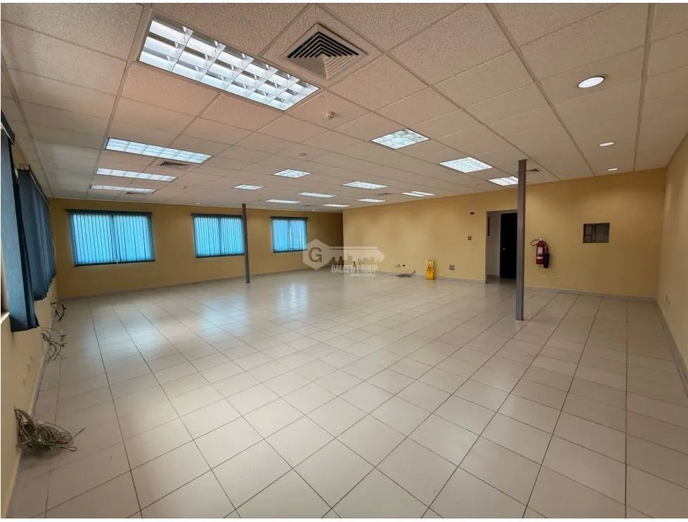EL CARMEN / CASA COMERCIAL / 815M / 3 NIVEL / ESQUINA / RECEPCION