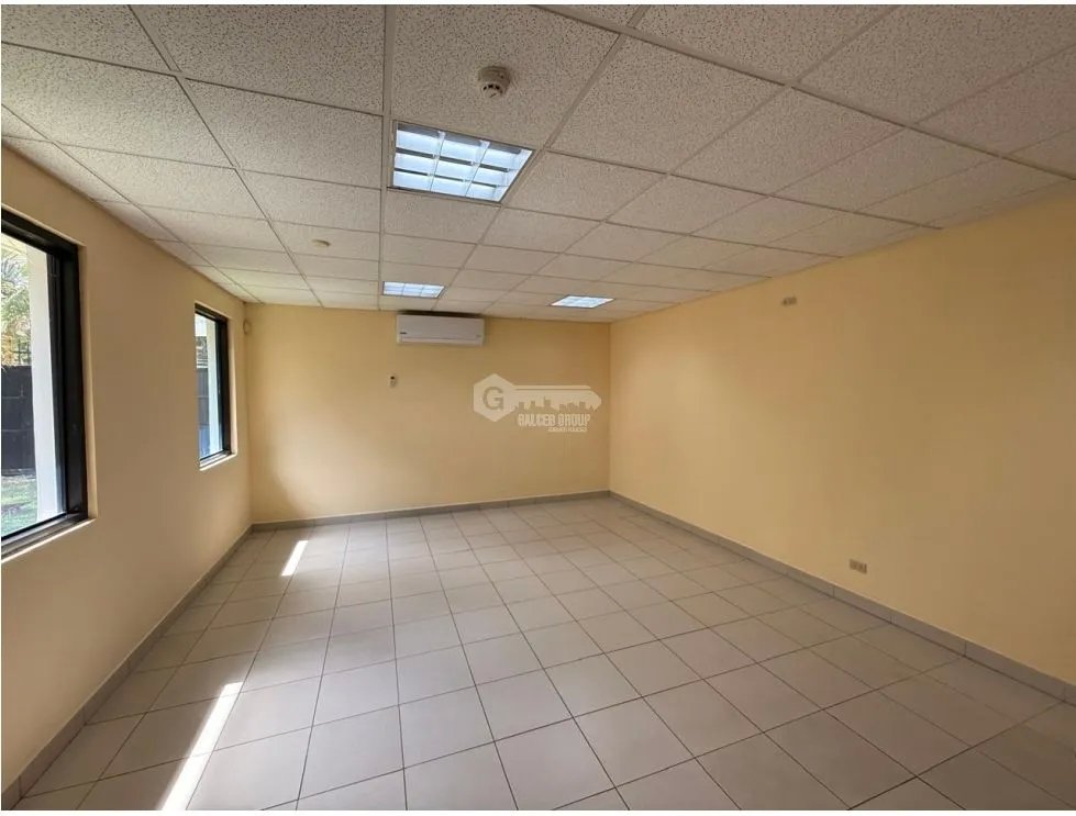 EL CARMEN / CASA COMERCIAL / 815M / 3 NIVEL / ESQUINA / RECEPCION