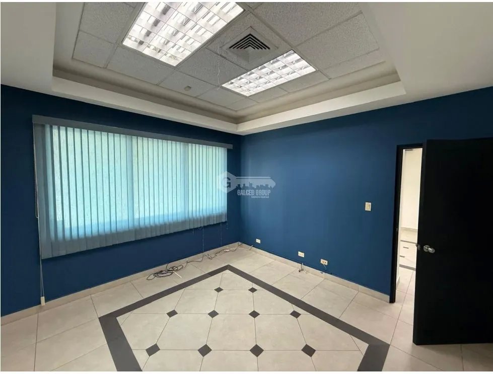 EL CARMEN / CASA COMERCIAL / 815M / 3 NIVEL / ESQUINA / RECEPCION
