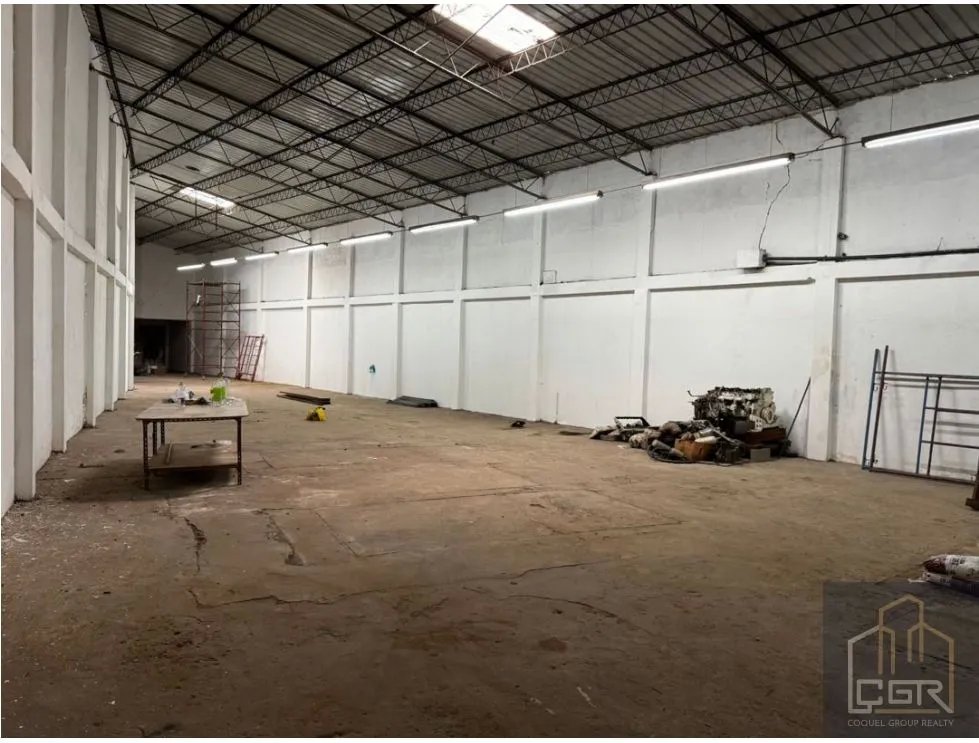 ALQUILER DE LOCAL COMERCIAL VACIO, EN LA CENTRAL