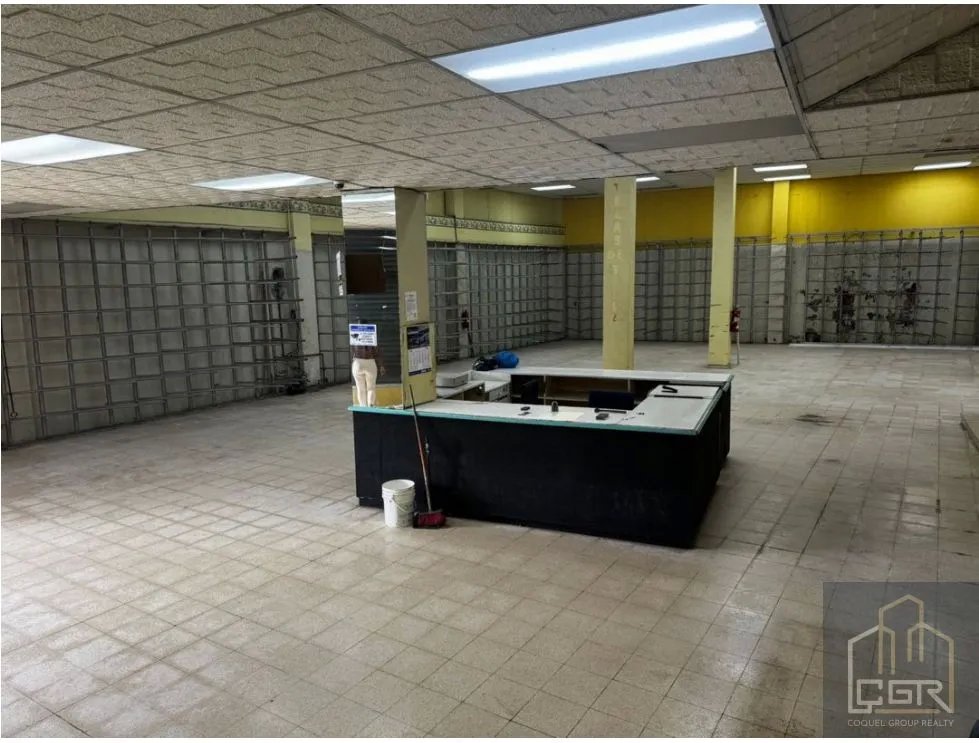 ALQUILER DE LOCAL COMERCIAL VACIO, EN LA CENTRAL