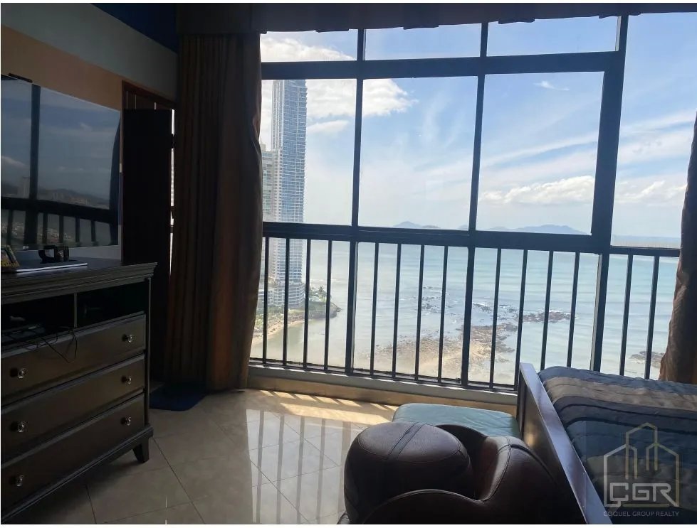 Venta de Penthouse con Línea Blanca , Ph. Torres del Pacifico,Marbella
