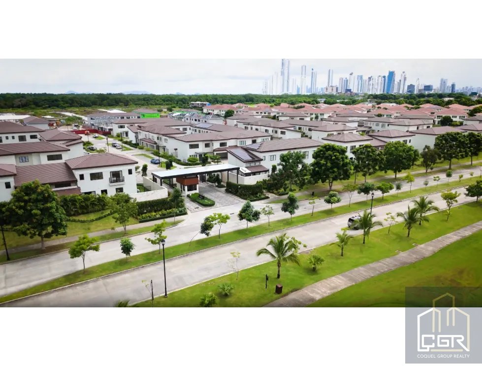 The Woods, Complejo Residencial de Lujo - Venta de Casa, Santa María