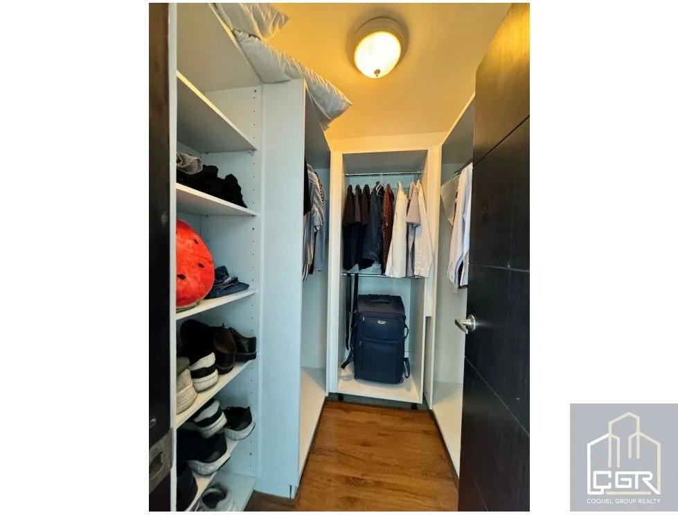 Venta de Apartamento Vacío en Ave. Balboa, Panamá