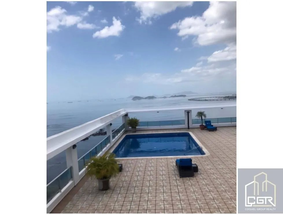 Venta de Apartamento Vacío en Ave. Balboa, Panamá