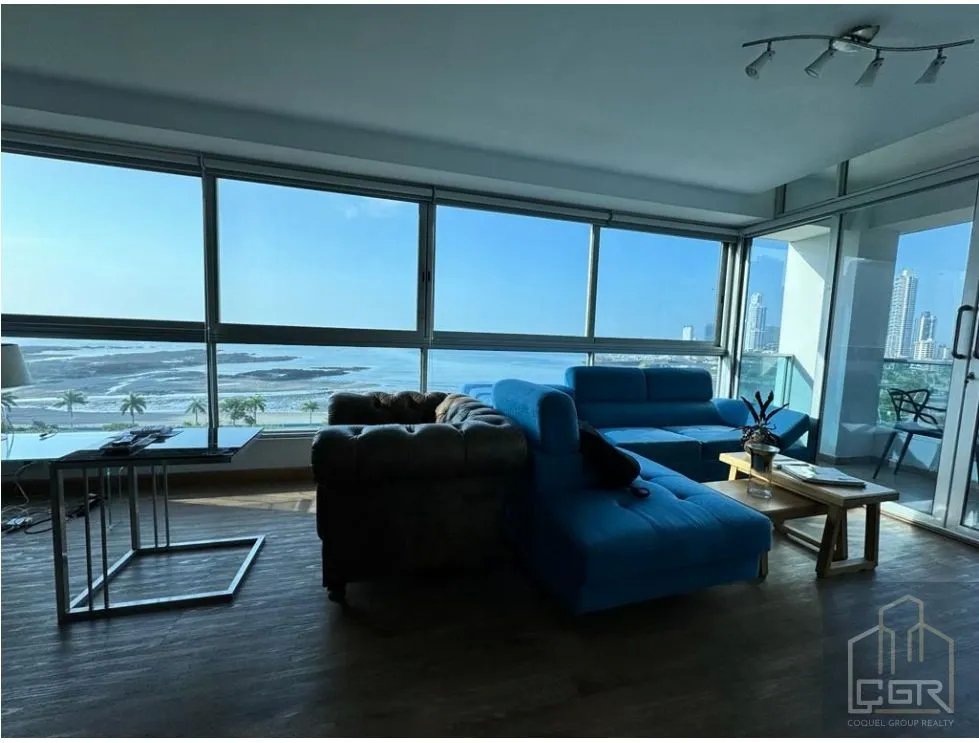 Venta de Apartamento Vacío en Ave. Balboa, Panamá