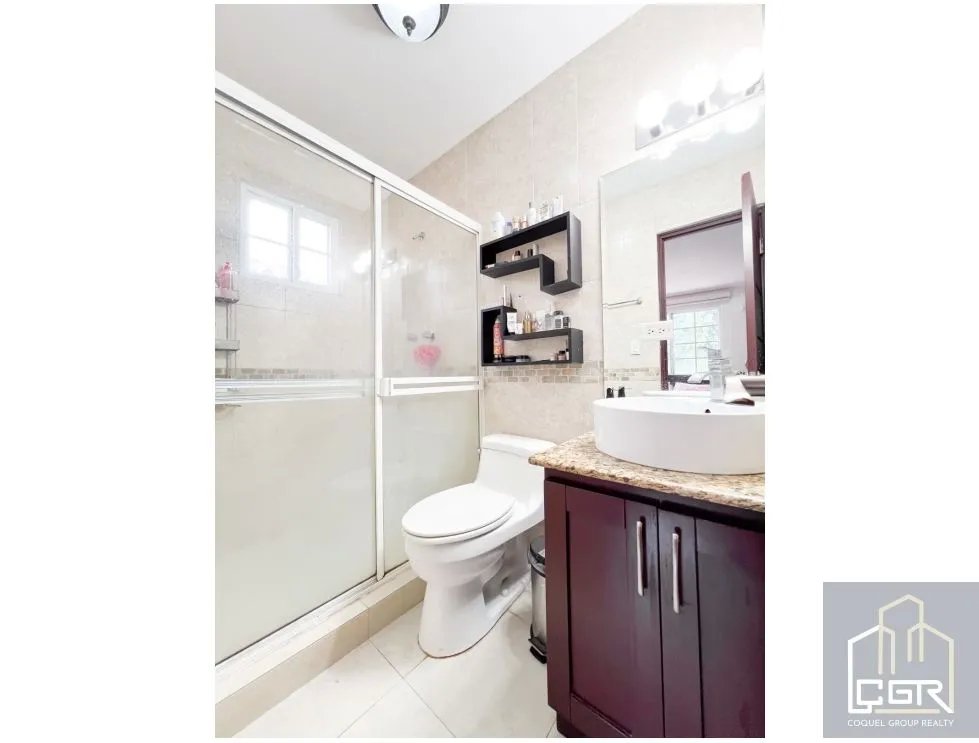 Venta de Casa con Piscina y Jardín en Costa Sur, Panamá
