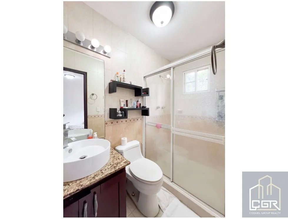 Venta de Casa con Piscina y Jardín en Costa Sur, Panamá