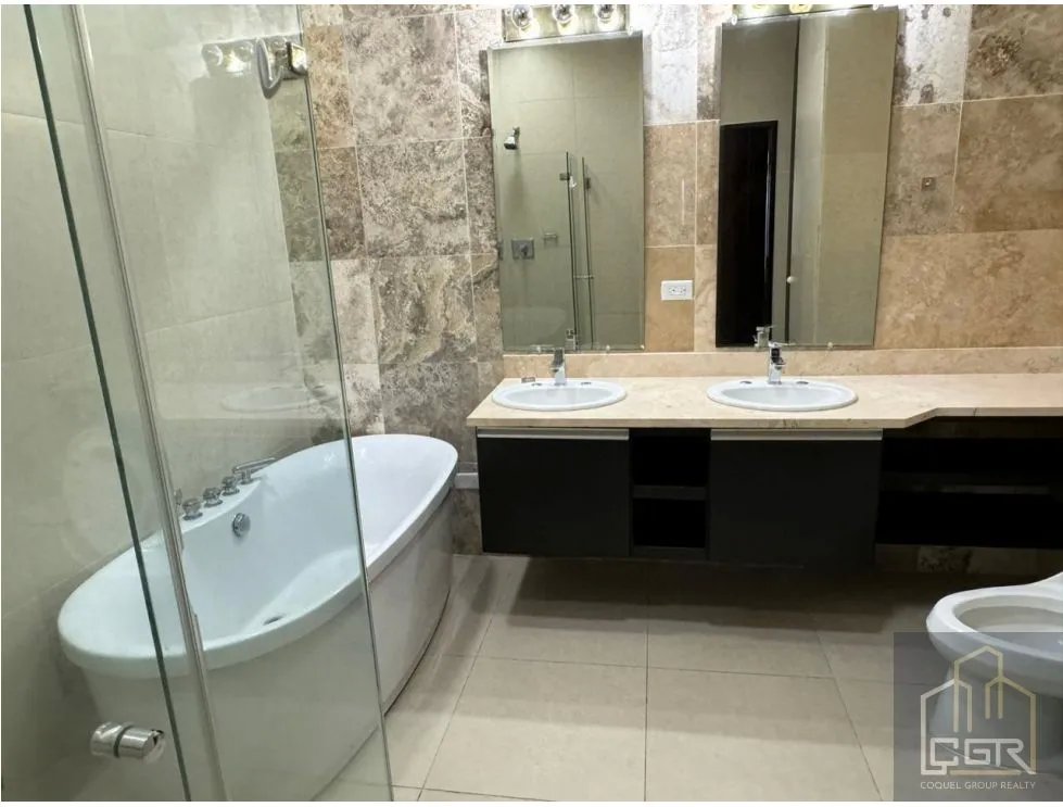 Venta de Apatamento amoblado en PH Rivage, Ave. Balboa