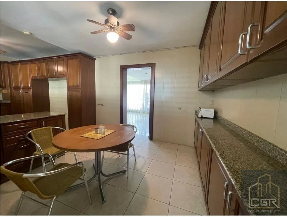Venta de Casa de esquina de 1.784.50 M de Terreno en Obarrio, Panamá