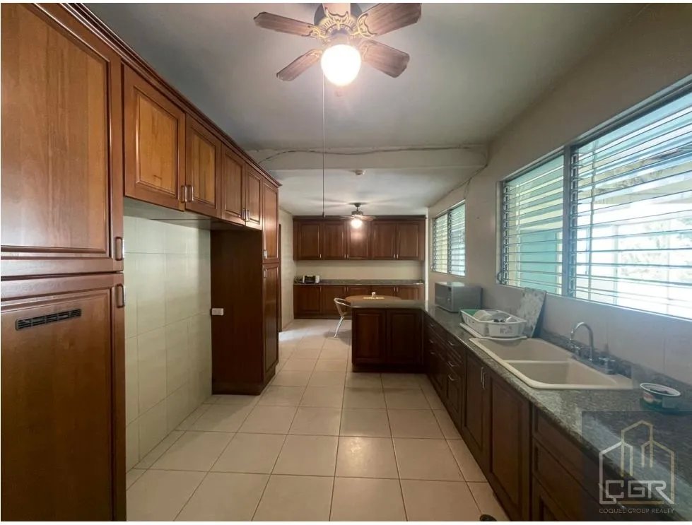Venta de Casa de esquina de 1.784.50 M de Terreno en Obarrio, Panamá