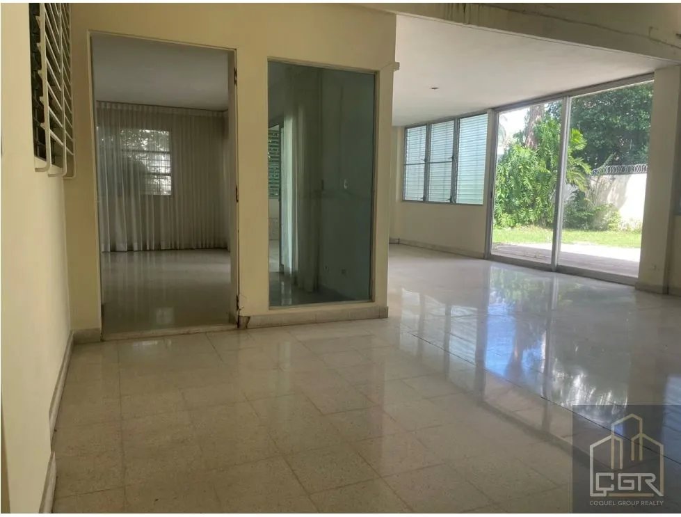 Venta de Casa de esquina de 1.784.50 M de Terreno en Obarrio, Panamá