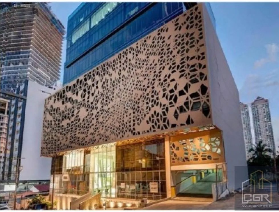 Alquiler de oficina remodelada en Habitats plaza, calle 51, Panamá