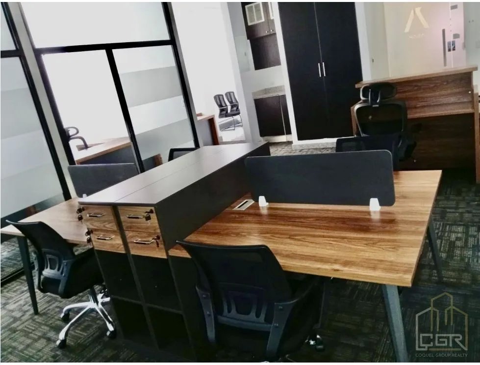 Alquiler de oficina remodelada en Habitats plaza, calle 51, Panamá