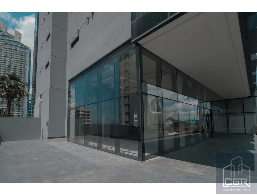 Alquiler de local comercial para restaurante en edificio Armani