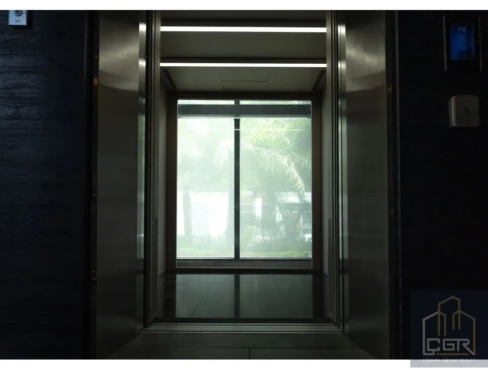 Venta de oficina en Edificio Armani, Bella Vista, Panamá