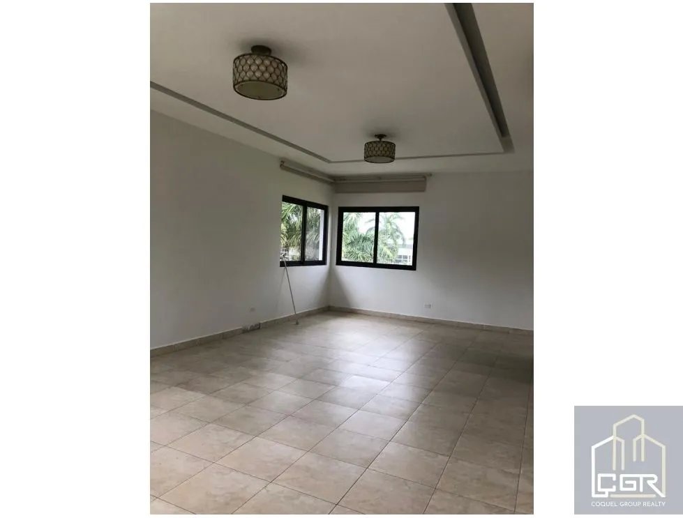 Venta o alquiler de casa vacía en Paseo del Parque, Costa del Este