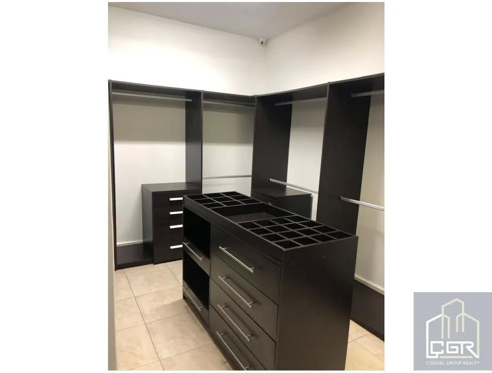 Venta o alquiler de casa vacía en Paseo del Parque, Costa del Este