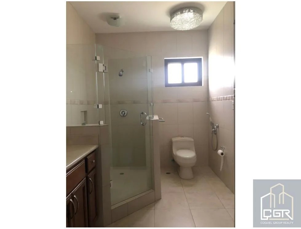 Venta o alquiler de casa vacía en Paseo del Parque, Costa del Este