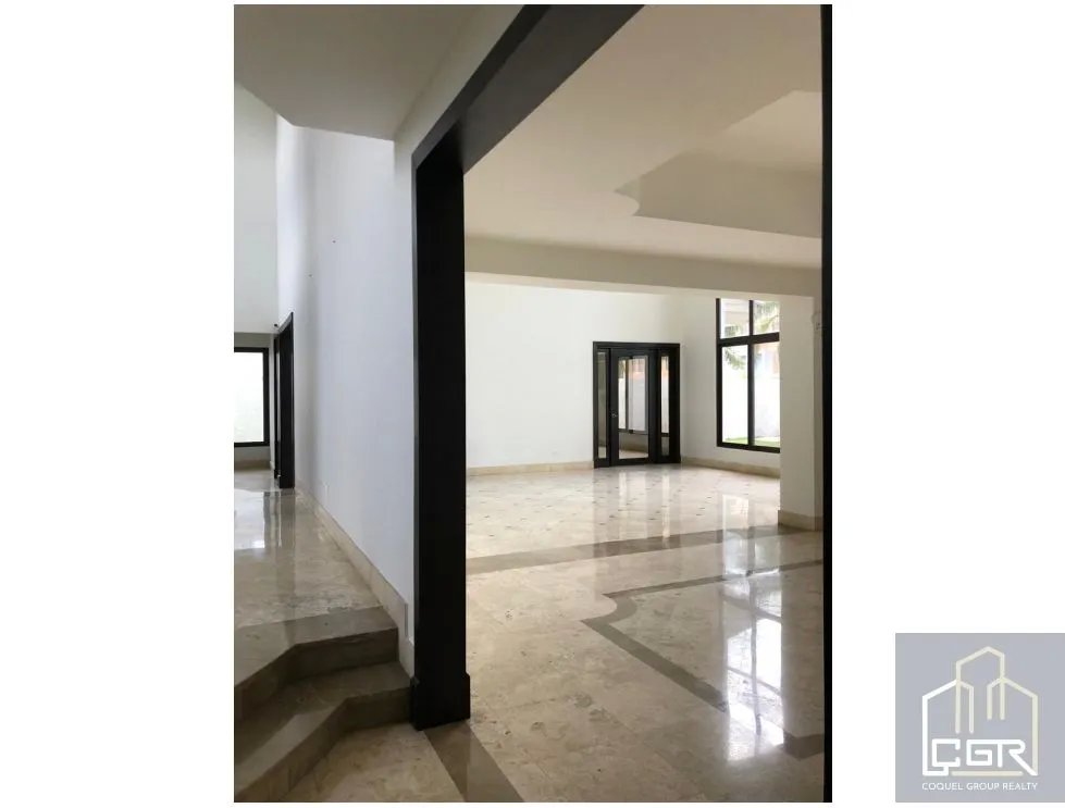 Venta o alquiler de casa vacía en Paseo del Parque, Costa del Este