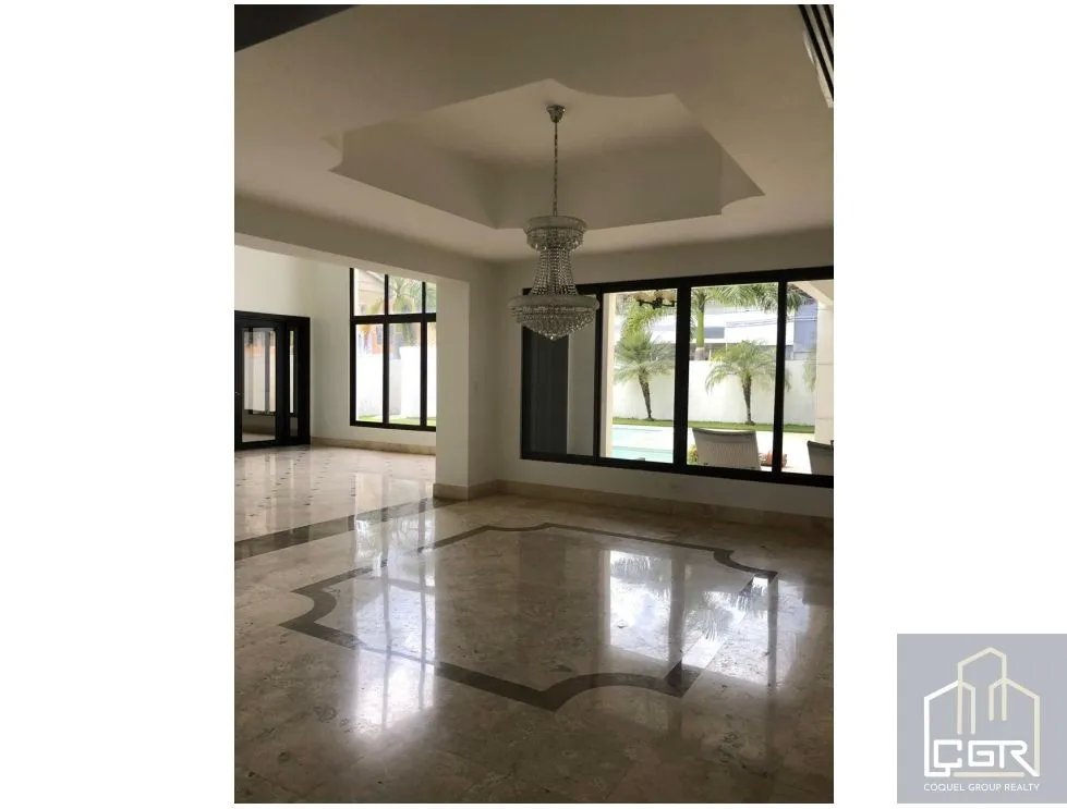 Venta o alquiler de casa vacía en Paseo del Parque, Costa del Este