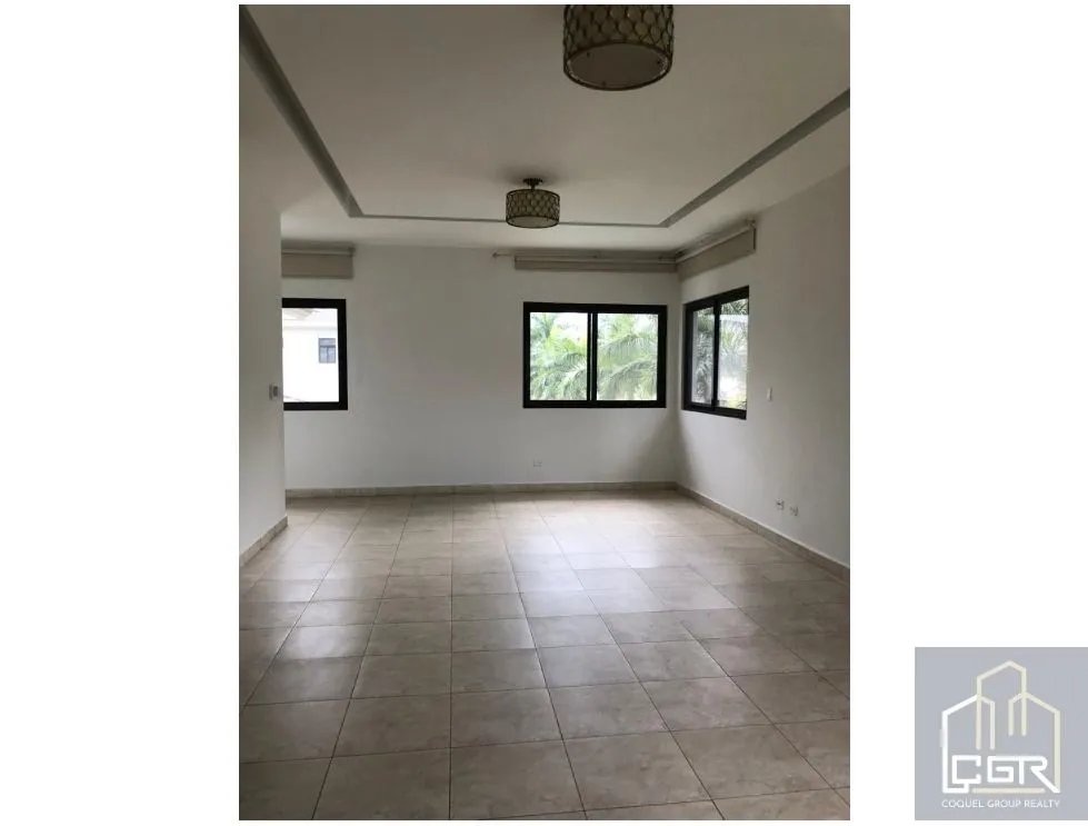 Casa à Venda em Costa Del Este